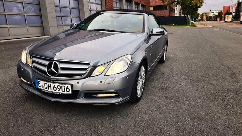 Grau Gebraucht 2011 Mercedes E200 Avantgarde Cabrio | 16.500 € (Fairer Preis) - Bild 1/4