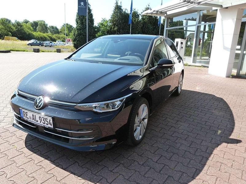 Gebraucht VW Golf VIII Style 150 PS (110 kW) 2024 Grenadilschwarz metallic Limousine