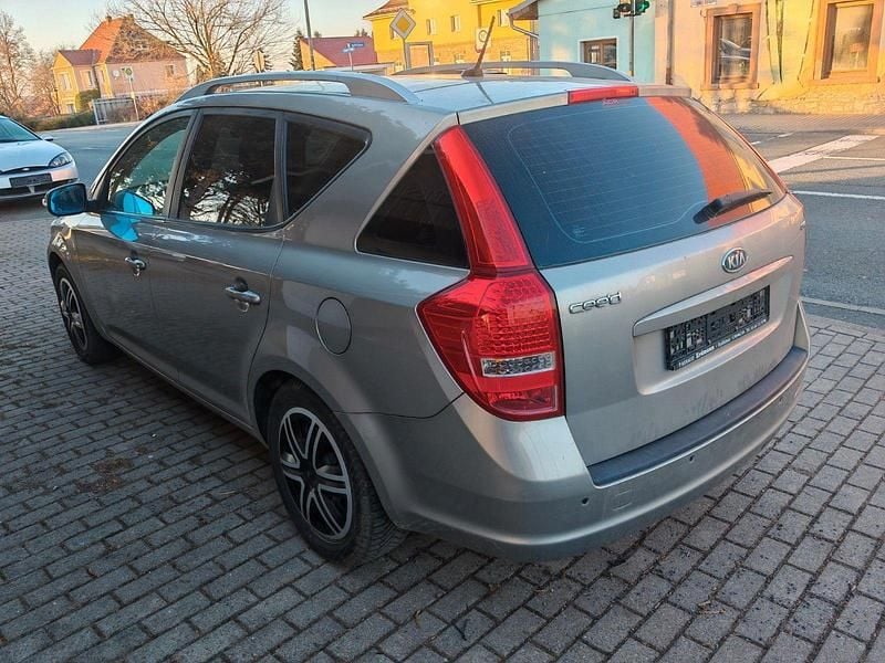 Gebraucht Kia Ceed 116 PS (85 kW) 2010 Gold Kleinwagen