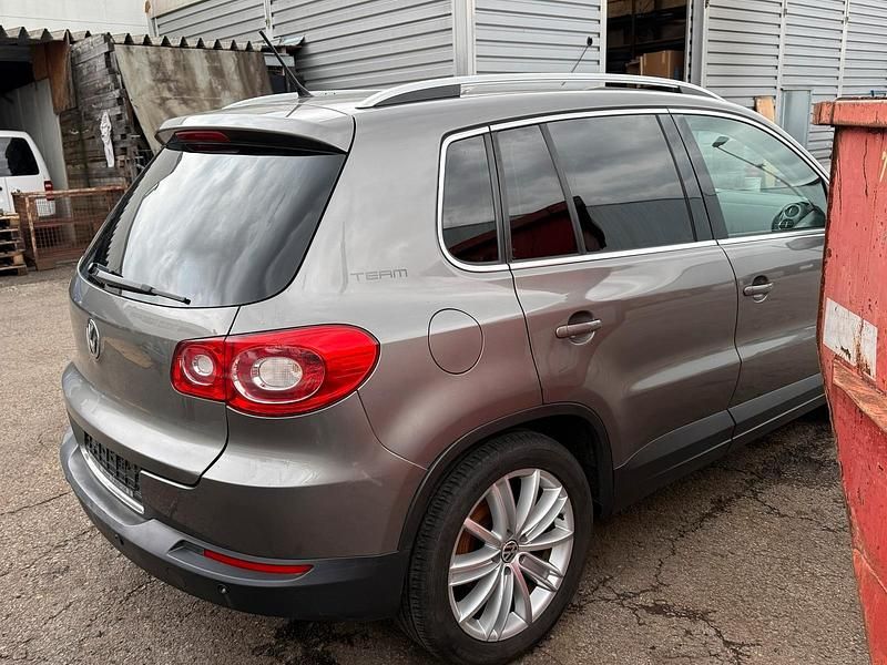 Gebraucht VW Tiguan Team 140 PS (102 kW) 2010 Grau SUV