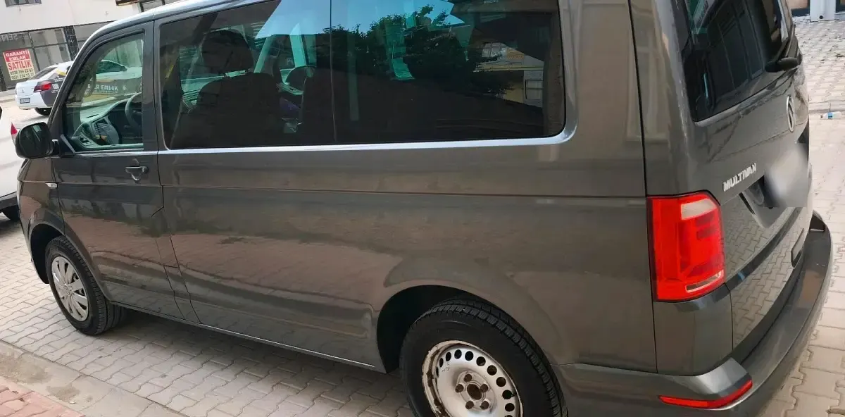 Gebraucht VW Multivan 150 PS (110 kW) 2016 Grau Van / Kleinbus