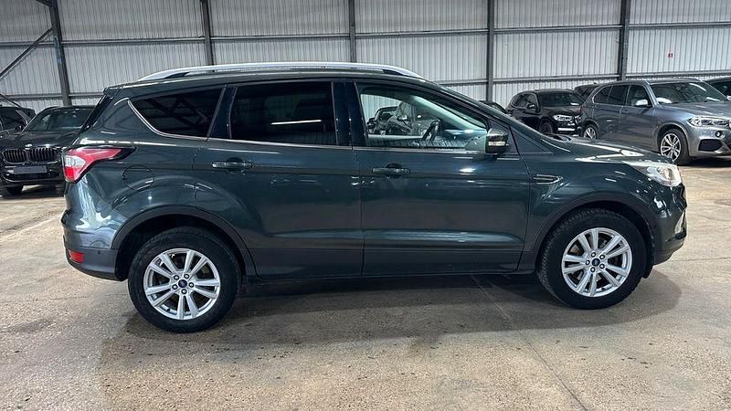 Gebraucht Ford Kuga Cool & Connect 120 PS (88 kW) 2018 Grün SUV