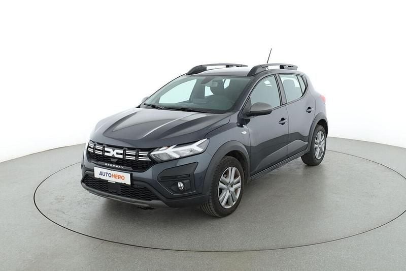 Schwarz Gebraucht 2023 Dacia Sandero Expression Kleinwagen | 17.420 € (Fairer Preis) - Bild 1/3