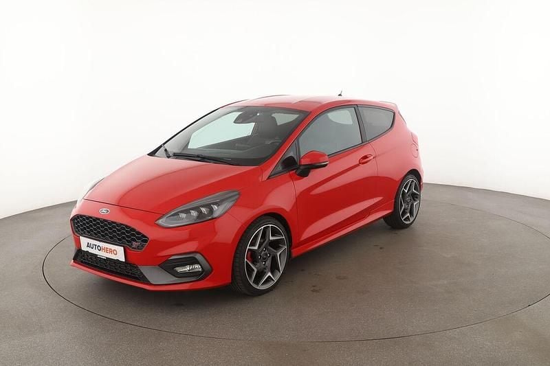 Rot Gebraucht 2018 Ford Fiesta ST Kleinwagen | 14.630 € (Fairer Preis) - Bild 1/3