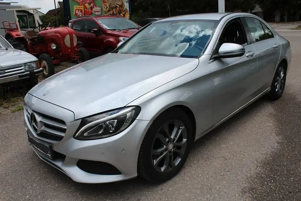 Gebraucht Mercedes C180 116 PS (85 kW) 2015 Silber Limousine