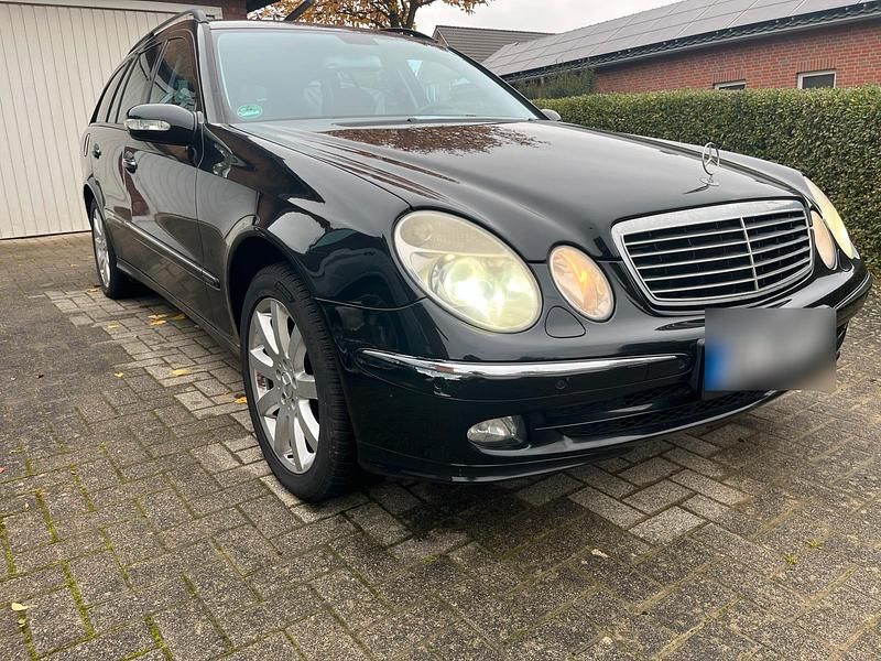 Schwarz Gebraucht 2005 Mercedes E350 Kombi | 4.850 € (Fairer Preis) - Bild 1/4