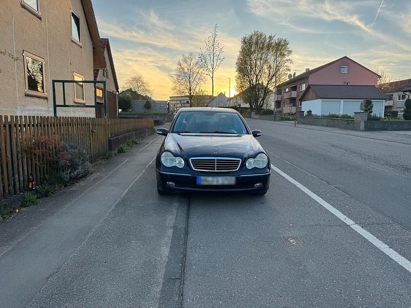 Gebraucht Mercedes C320 218 PS (160 kW) 2002 Violet Limousine