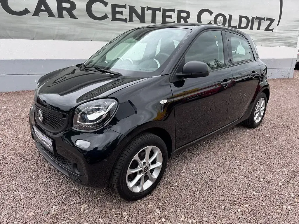 Gebraucht Smart ForFour 71 PS (52 kW) 2018 Schwarz Kleinwagen