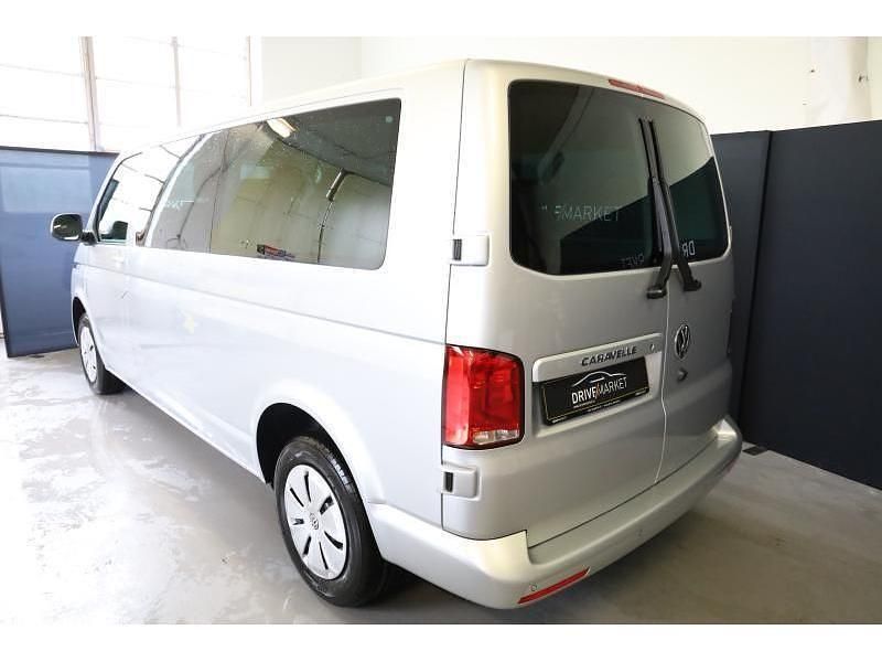 Gebraucht VW Caravelle Comfortline 150 PS (110 kW) 2024 Silber Van / Kleinbus