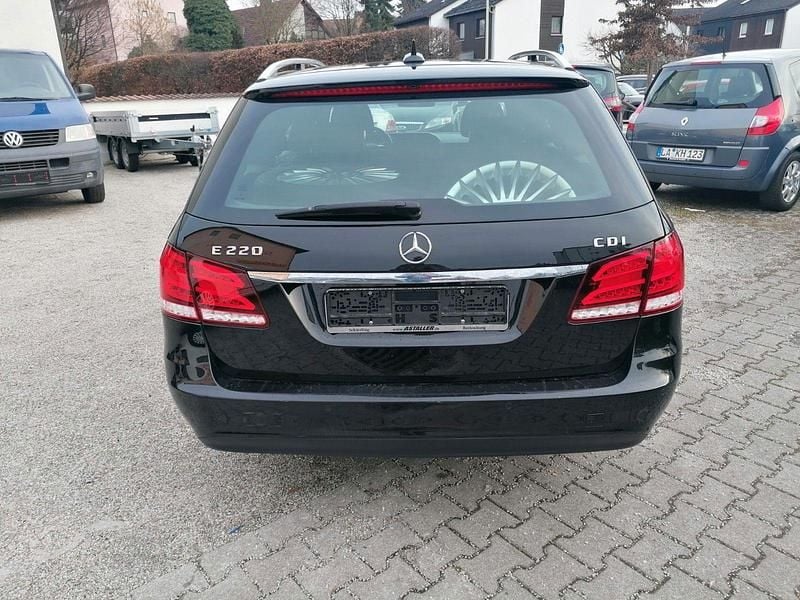 Gebraucht Mercedes E220 170 PS (125 kW) 2013 Schwarz Kombi
