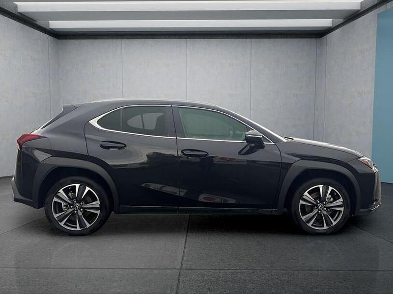 Gebraucht Lexus UX 184 PS (135 kW) 2023 Schwarz SUV
