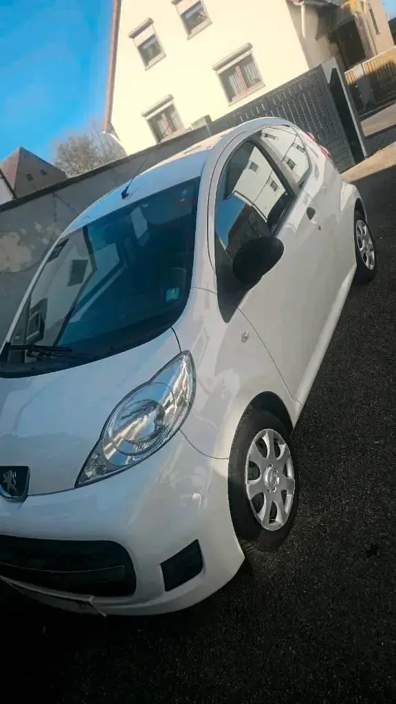 Gebraucht Peugeot 107 Filou 68 PS (50 kW) 2010 Weiß Kleinwagen