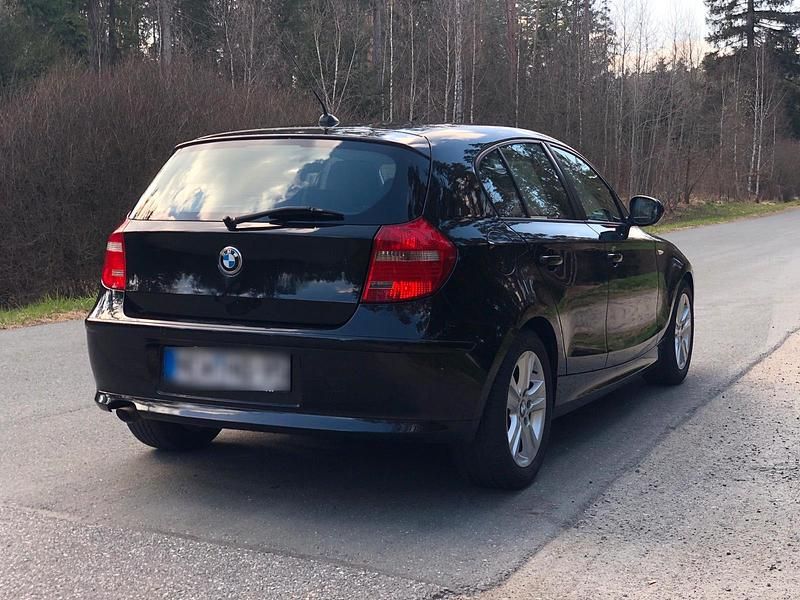 Gebraucht BMW 116 116 PS (85 kW) 2011 Schwarz Kleinwagen