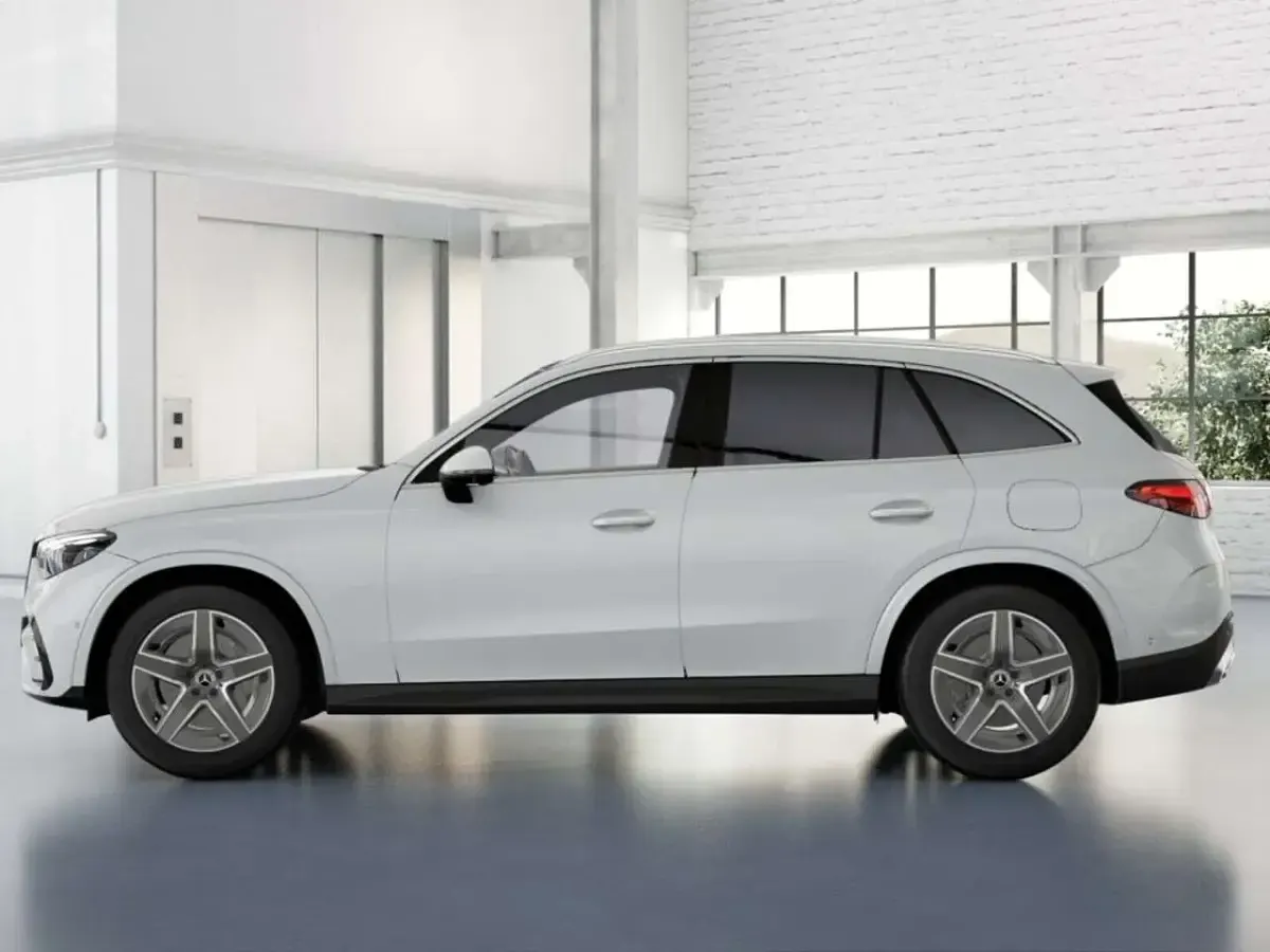 Gebraucht Mercedes GLC400d AMG 252 PS (185 kW) 2023 Weiss manufaktur opalithweiss bright SUV