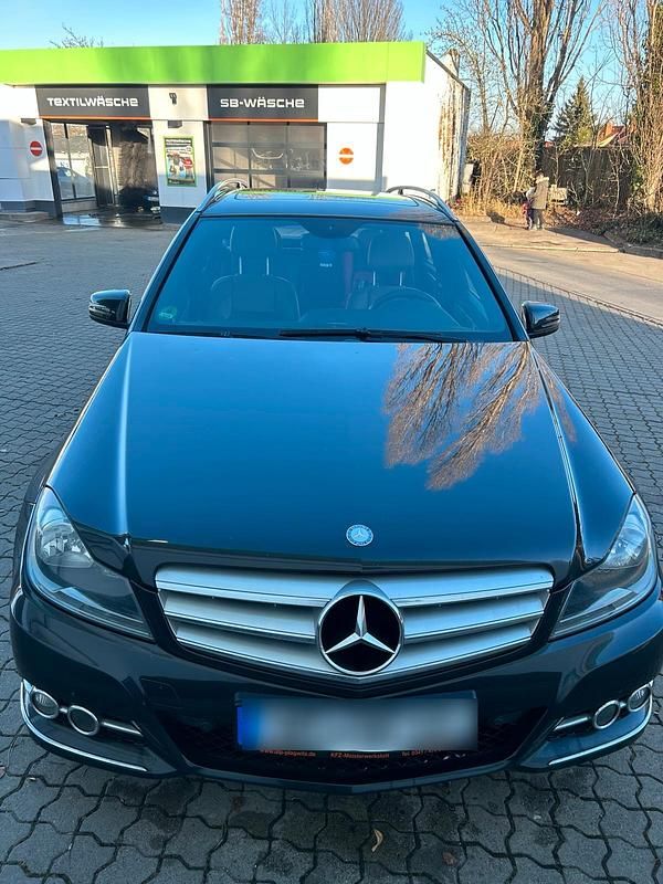 Schwarz Gebraucht 2012 Mercedes C250 Kombi | 9.200 € (Fairer Preis) - Bild 1/4