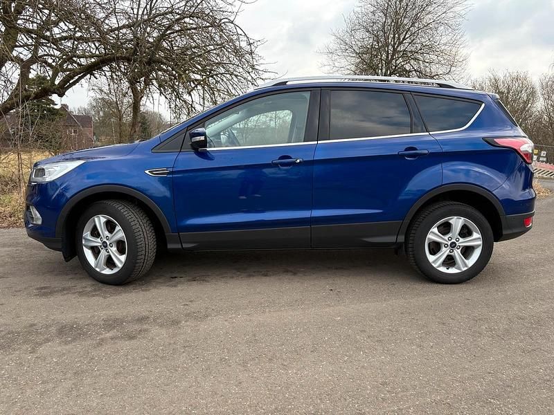 Gebraucht Ford Kuga Cool & Connect 150 PS (110 kW) 2017 Blau SUV