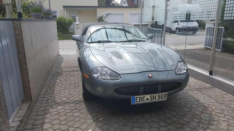 Blau Gebraucht 2000 Jaguar XKR Cabrio | 14.000 € - Bild 1/4