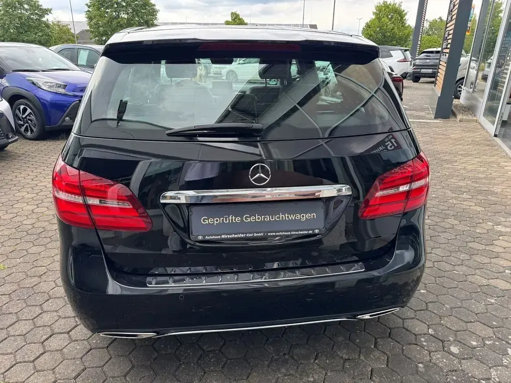 Gebraucht Mercedes B180 Style 122 PS (89 kW) 2018 Schwarz Kleinwagen