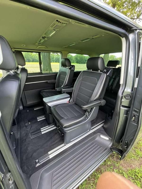 Gebraucht VW T6 Edition 204 PS (150 kW) 2018 Grau Van