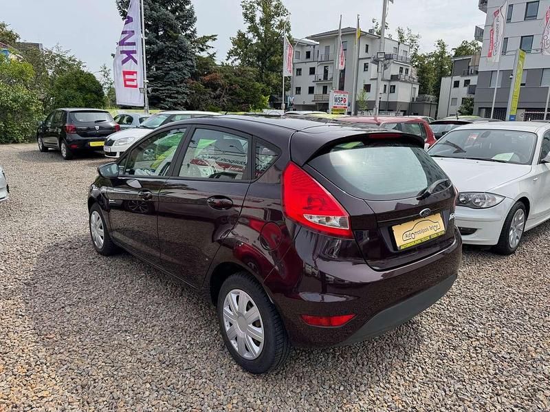 Gebraucht Ford Fiesta Trend 60 PS (44 kW) 2010 Morello metallic Kleinwagen