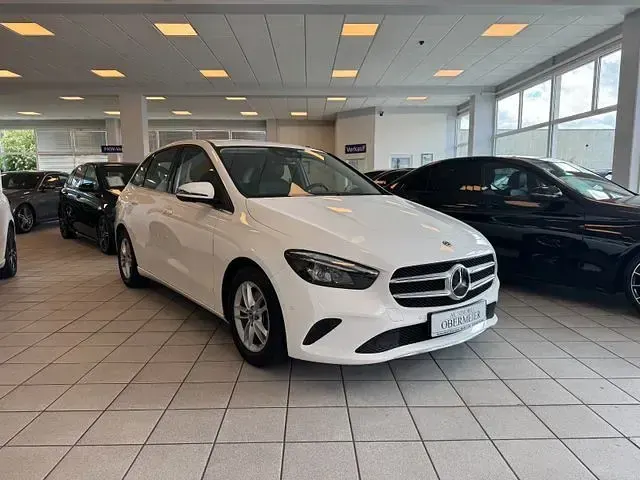 Gebraucht Mercedes B200 Style 150 PS (110 kW) 2020 Weiß (polarweiss) Kleinwagen