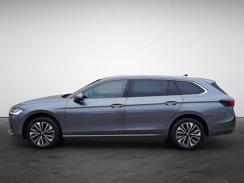 Neu Skoda Superb Selection 150 PS (110 kW) 2025 Graphitegrau metallic Kombi