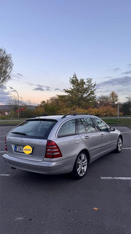 Grau Gebraucht 2004 Mercedes C200 Kombi | 2.950 € (Etwas zu teuer) - Bild 1/4