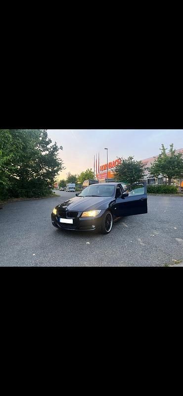 Blau Gebraucht 2009 BMW 318 Limousine | 4.300 € (Guter Preis) - Bild 1/2