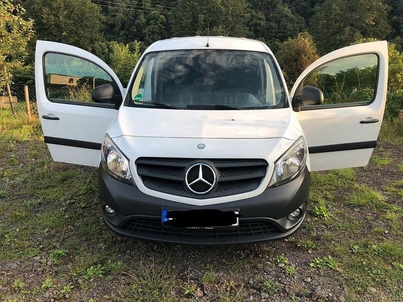 Weiß Gebraucht 2018 Mercedes Citan 111 Limousine | 12.200 € (Guter Preis) - Bild 1/4