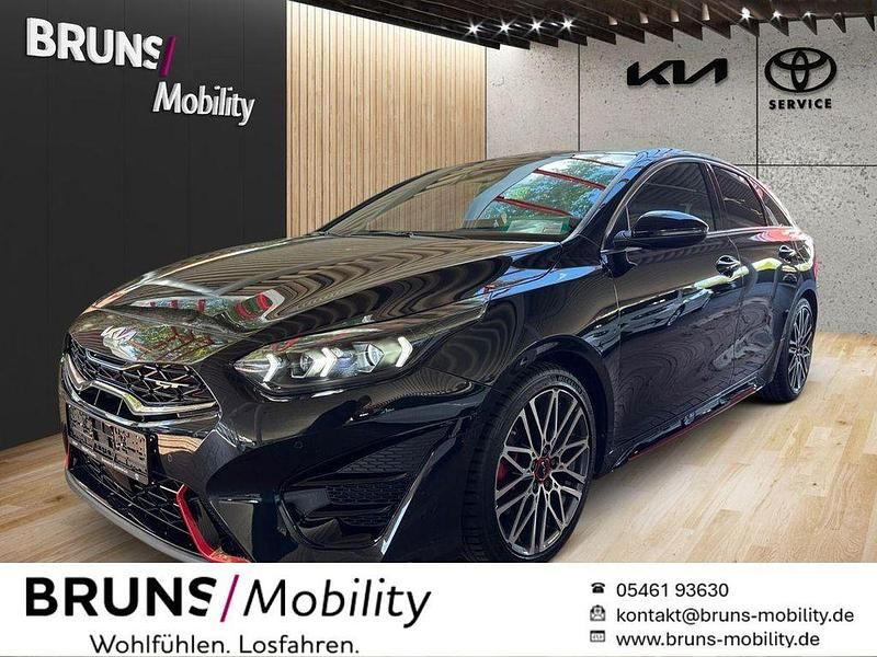 (1k) zilinaschwarz met. Gebraucht 2022 Kia ProCeed GT Kleinwagen | 26.890 € (Fairer Preis) - Bild 1/4