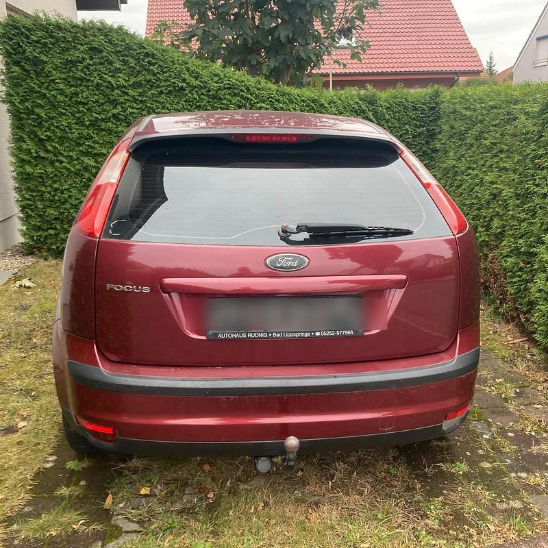 Rot Gebraucht 2005 Ford Focus Coupé | 2.400 € (Fairer Preis) - Bild 1/4