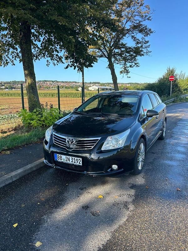 Schwarz Gebraucht 2011 Toyota Avensis Edition Kombi | 2.850 € (Superpreis) - Bild 1/4