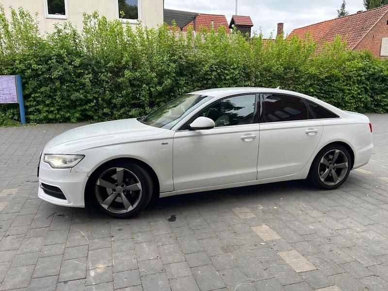 Weiß Gebraucht 2011 Audi A6 Limousine | 10.000 € - Bild 1/4