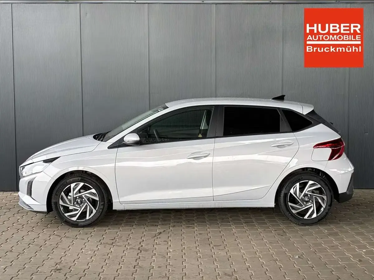 Neu Hyundai i20 Pure 79 PS (58 kW) 2025 Phantom black Kleinwagen