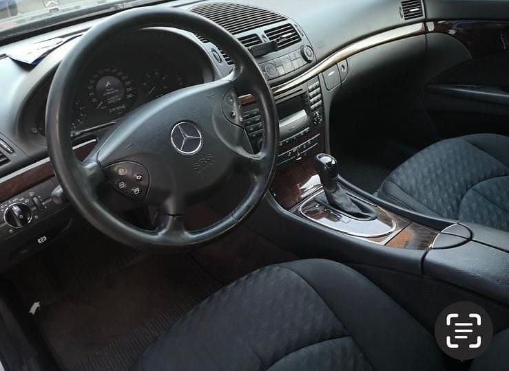 Second-hand Mercedes E220 Classic 150 CP (110 kW) 2003 Albastru Berlinǎ