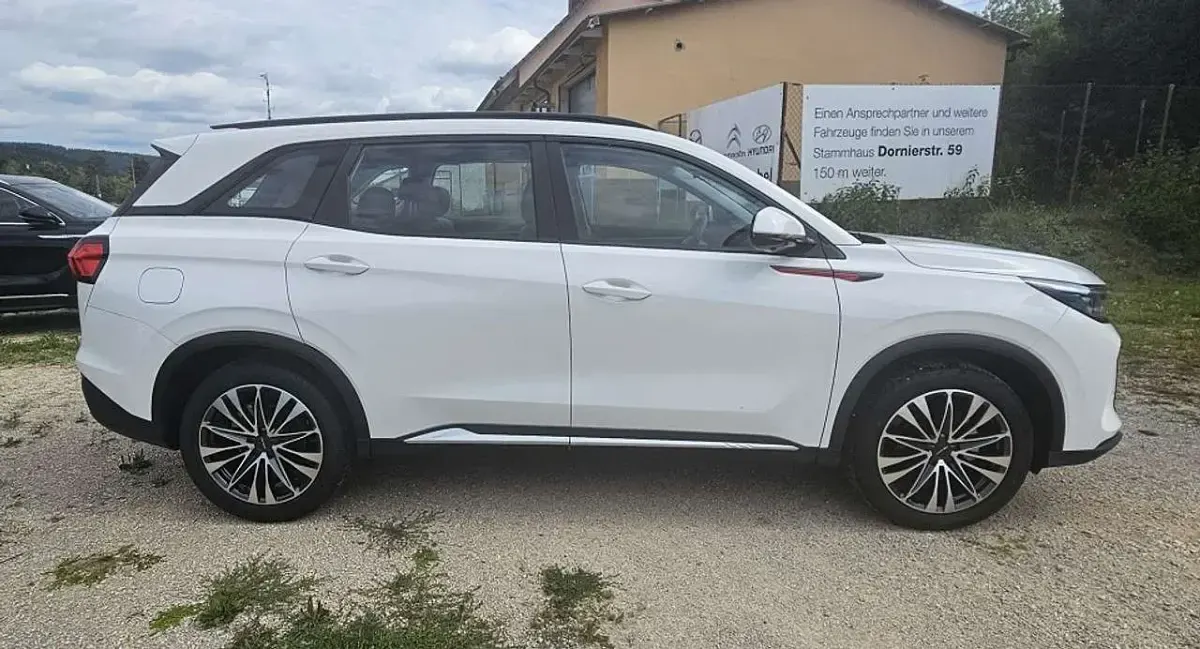 Neu DFSK Fengon 177 PS (130 kW) 2025 Galaxy white SUV