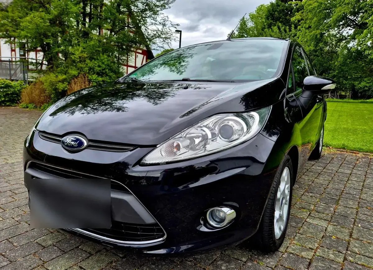 Gebraucht Ford Fiesta Titanium 81 PS (59 kW) 2011 Schwarz Kleinwagen