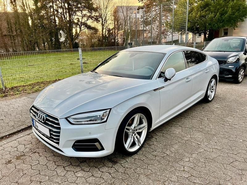 Weiß Gebraucht 2019 Audi A5 Sportback Kleinwagen | 25.900 € (Guter Preis) - Bild 1/4