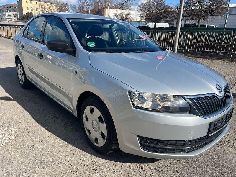 Gebraucht Skoda Rapid Active 86 PS (63 kW) 2014 Silber Kleinwagen
