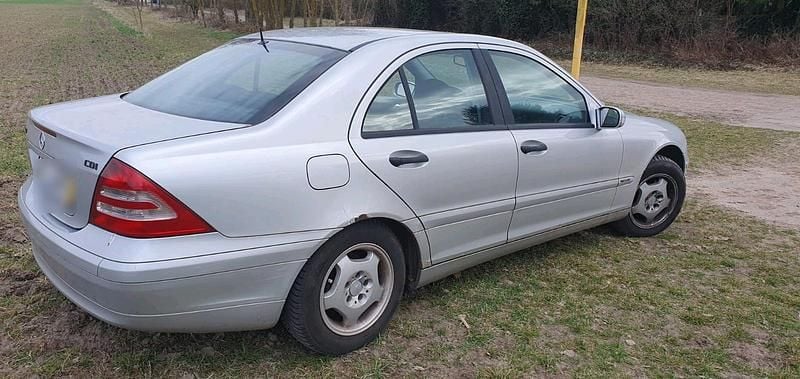 Gebraucht Mercedes C220 143 PS (105 kW) 2002 Silber Limousine