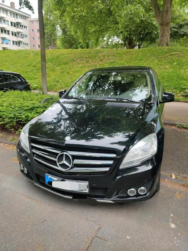 Schwarz Gebraucht 2011 Mercedes R300 Van / Kleinbus | 9.990 € (Teuer) - Bild 1/4