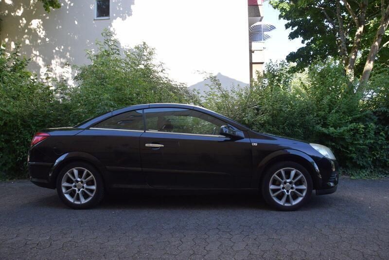 Schwarz Gebraucht 2007 Opel Astra Cabriolet Cosmo Cabrio | 4.000 € - Bild 1/4