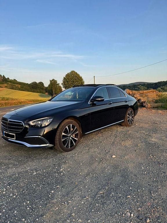 Schwarz Gebraucht 2020 Mercedes E300 Limousine | 35.500 € (Etwas zu teuer) - Bild 1/4