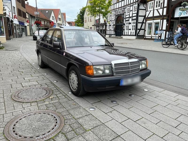 Grau Gebraucht 1991 Mercedes 190 Limousine | 5.800 € - Bild 1/4