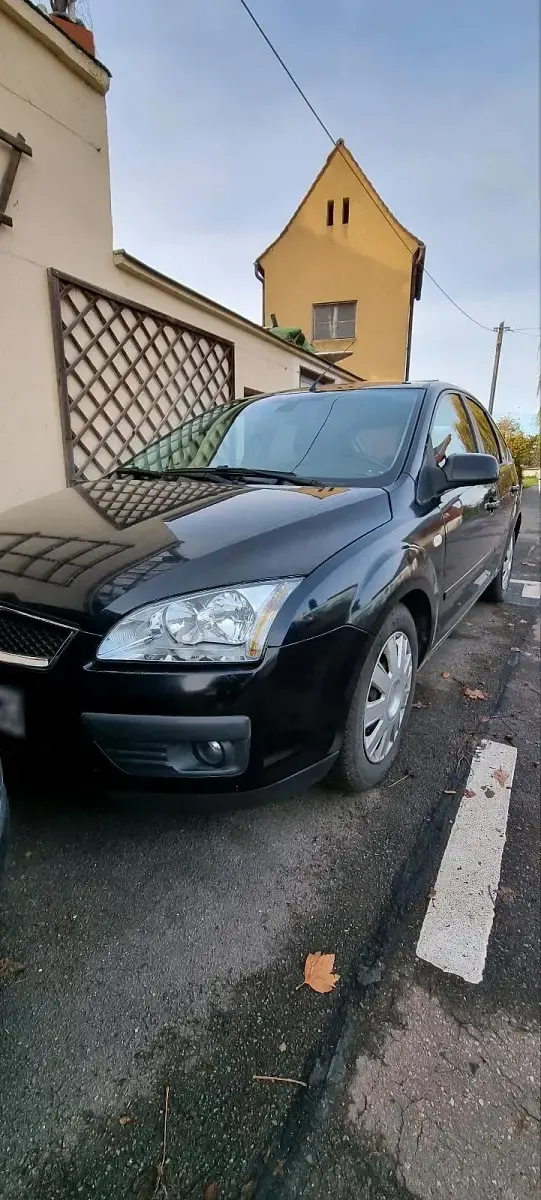 Używany Ford Focus Ghia 116 KM (85 kW) 2005 Czarny Sedan/Limuzyna