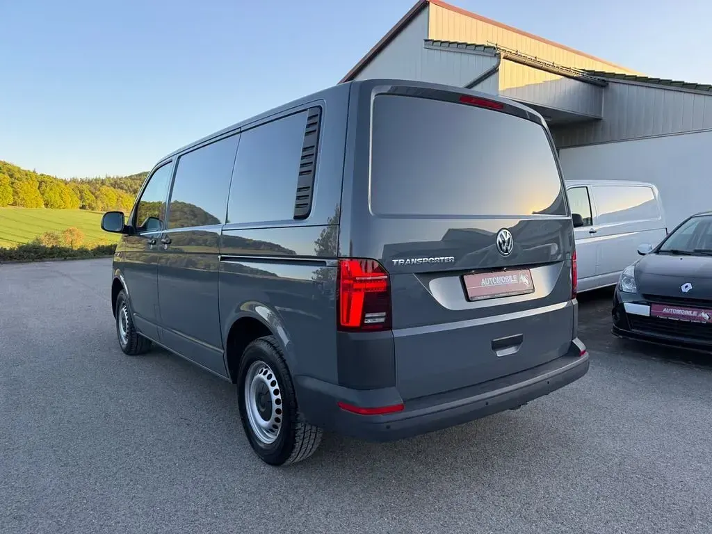 Gebraucht VW Transporter 150 PS (110 kW) 2023 Grau Van