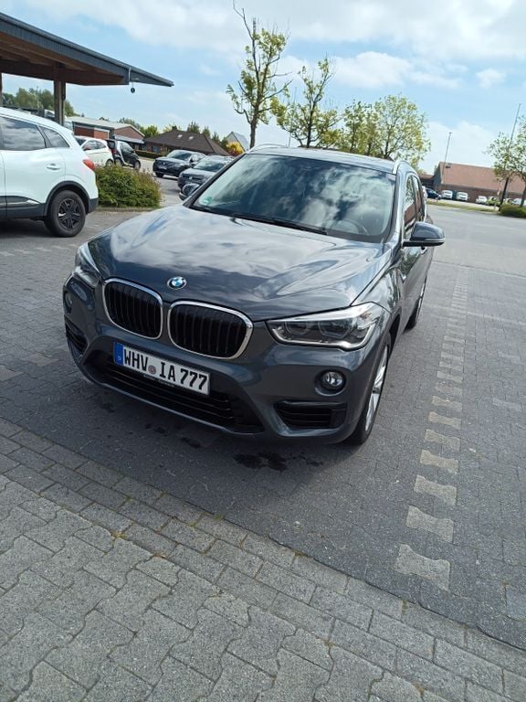 Grau Gebraucht 2017 BMW X1 SUV | 20.490 € (Fairer Preis) - Bild 1/4