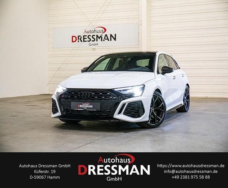 Gletscherweiß metallic Gebraucht 2023 Audi RS3 Sportback Sport Kleinwagen | 56.392 € (Fairer Preis) - Bild 1/4