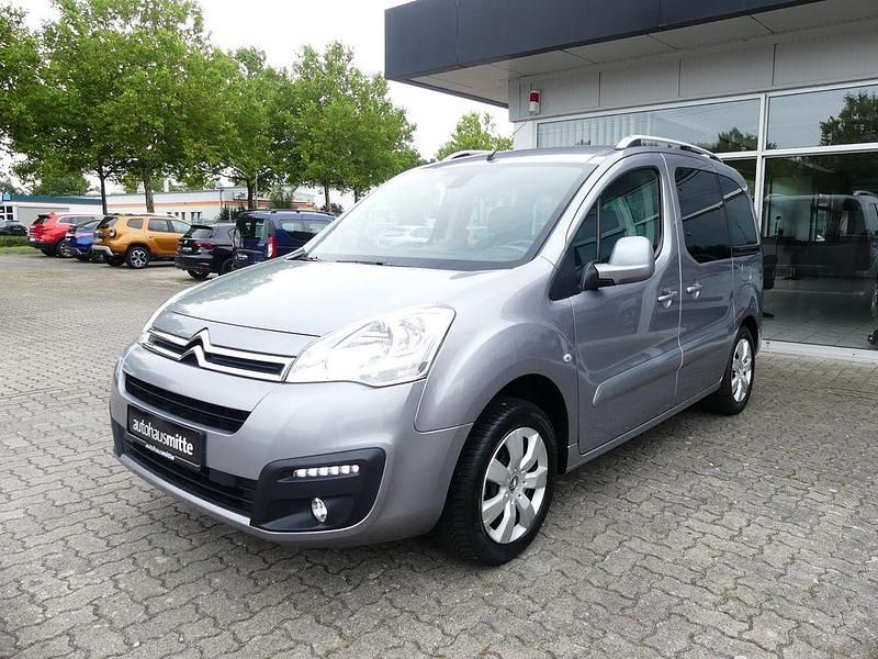 Grau Gebraucht 2017 Citroën Berlingo SELECTION Van / Kleinbus | 8.900 € (Fairer Preis) - Bild 1/4