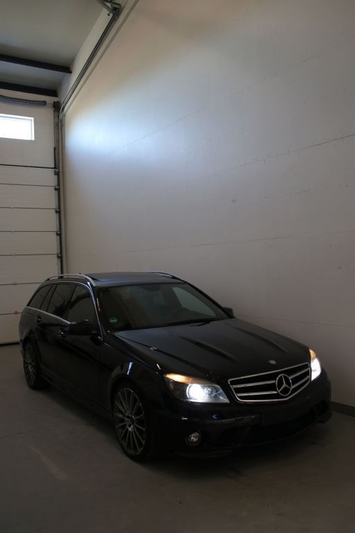 Schwarz Gebraucht 2008 Mercedes C63 AMG AMG Kombi | 26.875 € (Fairer Preis) - Bild 1/4